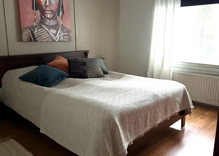 Kaksio Paritalossa * ميكيلي